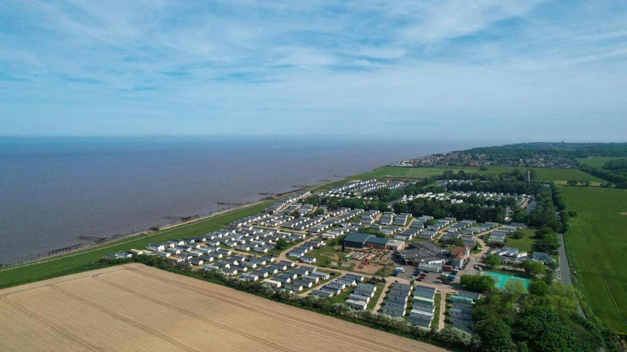 Gorgeous 6 Berth Caravan With Decking And Wi-Fi At Broadland Sands Ref 20377Bs Hopton on Sea Exterior foto